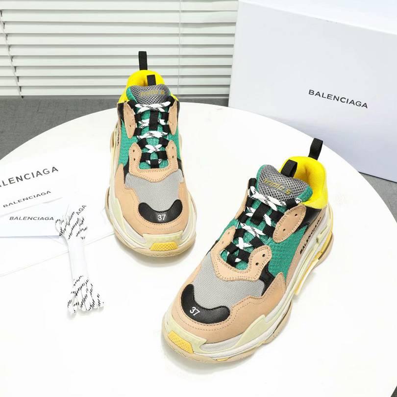 Men/Women Balenciaga Triple-S Sneaker khaki/Green Item 6380340